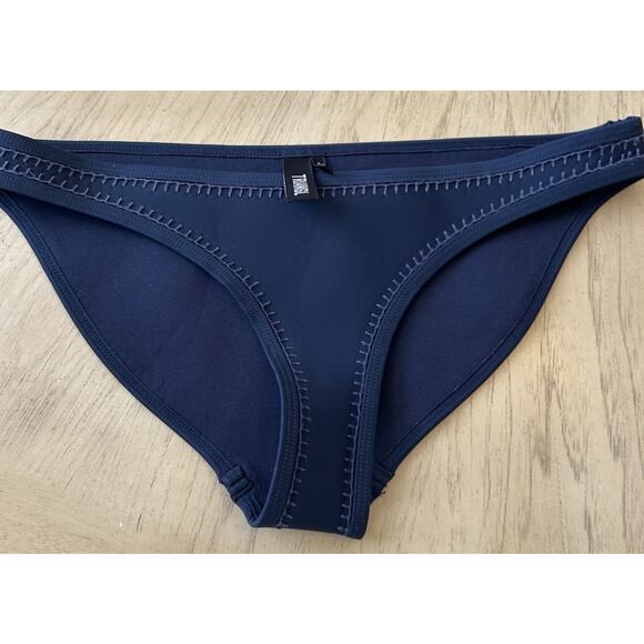 TRIANGL Neoprene Navy Blue bikini bottoms with crochet accents Medium Mint Cond! - Picture 5 of 7
